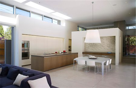 simsearch:845-05837770,k - Open plan dining area and kitchen in Menlo Park Residence, California, USA. Architects: Dumican Mosey Architects Foto de stock - Con derechos protegidos, Código: 845-05838196