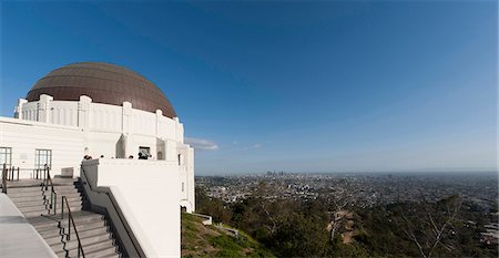 planetarium - View of downtown Los Angeles, California, from the Griffith Observatory in the Hollywood hills. Foto de stock - Con derechos protegidos, Código: 845-05838329