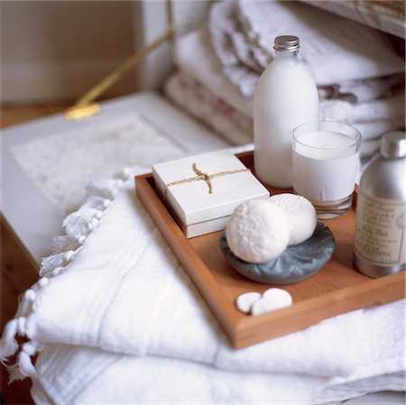 styled interior - Toiletries on wooden tray and towels Stock Photo - Rights-Managed, Code: 845-05838959