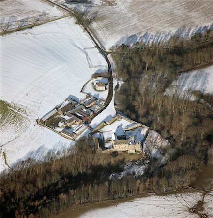 simsearch:845-05839433,k - Aydon Castle. Aerial view in winter with snow on the ground. Stock Photo - Rights-Managed, Code: 845-05839364