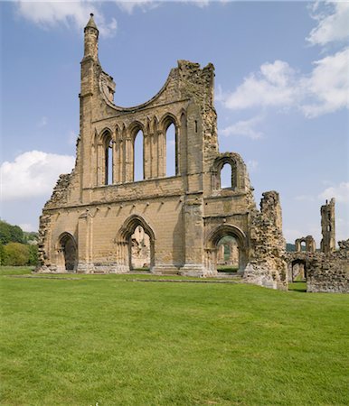 simsearch:845-05839452,k - Byland Abbey. Vue d'ensemble de la façade ouest. Photographie de stock - Rights-Managed, Code: 845-05839379