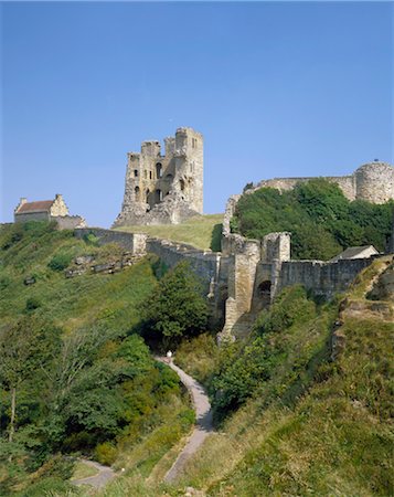 simsearch:845-03464703,k - Château de Scarborough. Le donjon de la barbacane. Photographie de stock - Rights-Managed, Code: 845-05839457
