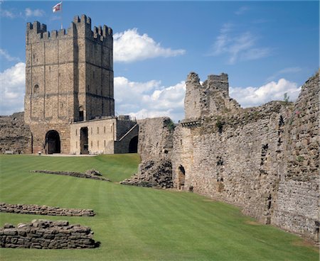 richmond - Richmond Castle. View of the Keep from the Great Court. Foto de stock - Direito Controlado, Número: 845-05839451