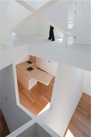 villa-kanousan, villa, View of the kitchen through the central void from the 2nd floor. Architects: Yuusuke Karasawa Architects Stock Photo - Rights-Managed, Code: 845-05839509