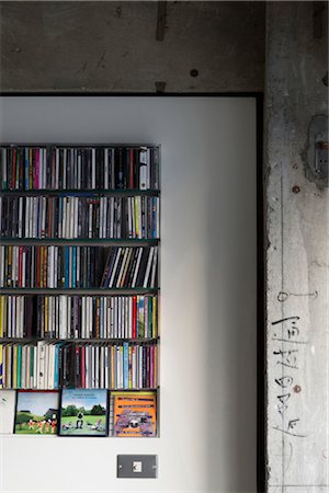 Sakura flat, Private House, Close-up of a CD shelf built into the wall. Architects: Hitoshi Wakamatsu Architect and Associates Foto de stock - Con derechos protegidos, Código: 845-05839502