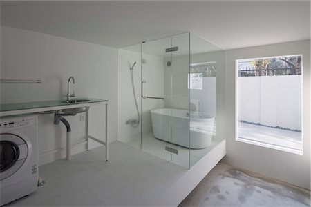 T maison, appartement, maison, vue sur la salle de bain en unité appartement A. architectes : Tsuyoshi Shindo, m Nawakwnji être-Fun Design, Kenji Nawa Photographie de stock - Rights-Managed, Code: 845-05839536