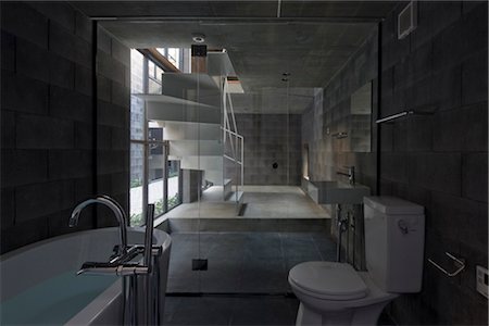 pomme de douche - Sekisokyo, maison en rangée, salle de bains. Architectes : Yukio Asari et amour Architecture Photographie de stock - Rights-Managed, Code: 845-05839546