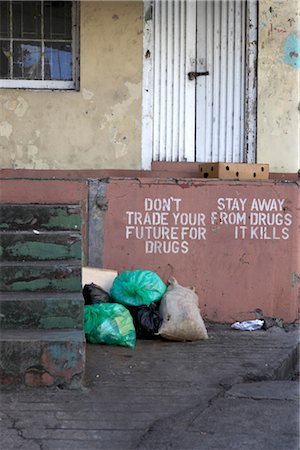 Street scene with warning against the use of drugs, Grenada, West Indies. Foto de stock - Con derechos protegidos, Código: 845-06008080