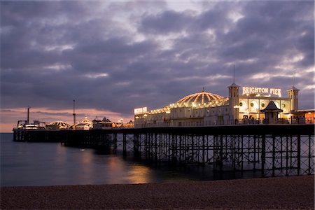 Brighton Pier, Sussex, Angleterre, Royaume-Uni. Architectes: R. St. George Moore Photographie de stock - Rights-Managed, Code: 845-06008118