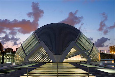 simsearch:845-06008125,k - L'Hemisferic, la cité des Arts et des Sciences, Valence, Espagne. Architectes : Santiago Calatrava Photographie de stock - Rights-Managed, Code: 845-06008124