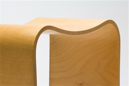 Tabouret de contre-plaqué de bouleau plié, 1998. Concepteur : Corin Mellor Photographie de stock - Rights-Managed, Code: 845-06008207