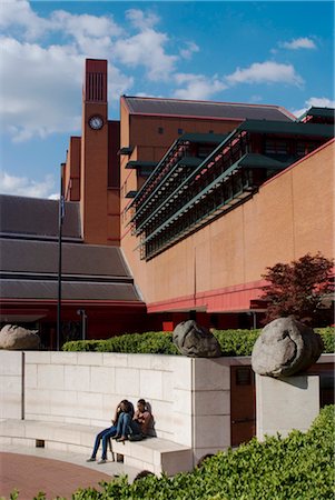 simsearch:845-03777533,k - Courtyard in front of the British Library, London NW1. Architects: Colin St John Wilson Stock Photo - Rights-Managed, Code: 845-06008262