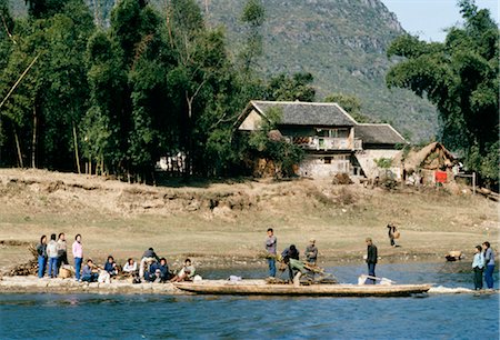 simsearch:696-03399251,k - Scène au bord de la rivière Li (rivière Lijiang), Guilin, Chine, décembre 1982 Photographie de stock - Rights-Managed, Code: 845-06008373