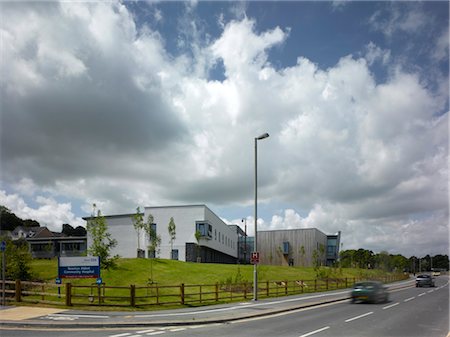 Road junction and hospital building in Newton Abbot, Devon, UK. Architects: Murphy Philipps Stock Photo - Rights-Managed, Code: 845-06008383