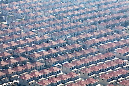 simsearch:845-06008378,k - Standardized villas packed side-by-side form the two thousand-member socialist collective of Huaxi Village in rural Eastern China. Architects: Architects: Spread, Jiangsu, China 2012 Foto de stock - Direito Controlado, Número: 845-07584931