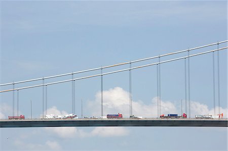 Vehicles cross the Bosphorus bridge river from Europe to Asia in Istanbul, Turkey. Foto de stock - Con derechos protegidos, Código: 845-07584933