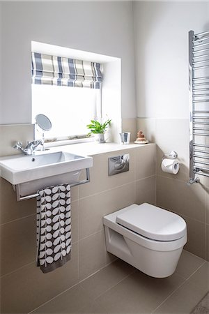 radiateur (chauffage) - Residential Refurbishment, Newcastle-upon-Tyne, UK. Interior view of the bathroom. Photographie de stock - Rights-Managed, Code: 845-08939757