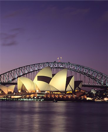 simsearch:845-04826544,k - Maison d'opéra avec le Harbour Bridge en arrière-plan, Sydney. Extérieur au crépuscule. Photographie de stock - Rights-Managed, Code: 845-02725121