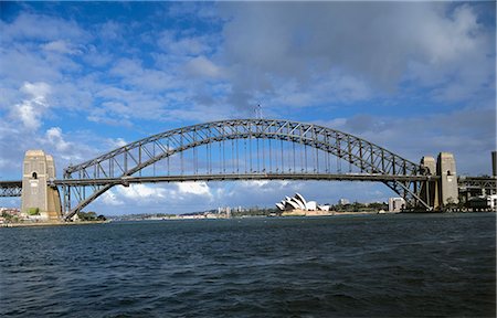 simsearch:845-04826544,k - Harbour Bridge avec opéra en arrière-plan, Sydney. Photographie de stock - Rights-Managed, Code: 845-02725130