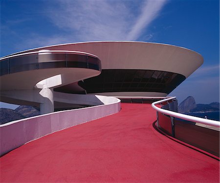 MAC, Niteroi, Rio de Janeiro, 1996. Architect: Oscar Niemeyer Foto de stock - Con derechos protegidos, Código: 845-02725585