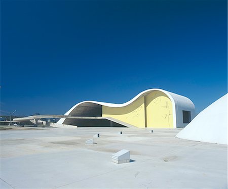 Théâtre populaire, Caminho Niemeyer, Niteroi, Rio de Janeiro. Architecte : Oscar Niemeyer Photographie de stock - Rights-Managed, Code: 845-02725599