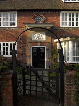 door with number - Hampstead Way, banlieue de jardin de Hampstead, Londres. Photographie de stock - Rights-Managed, Code: 845-02725666