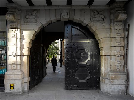 Arched entrance to passage, Fleet Street, London. Stock Photo - Rights-Managed, Code: 845-02725708