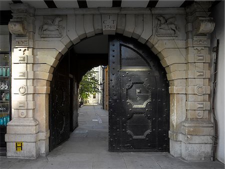 Arched entrance to passage, Fleet Street, London. Stock Photo - Rights-Managed, Code: 845-02725709