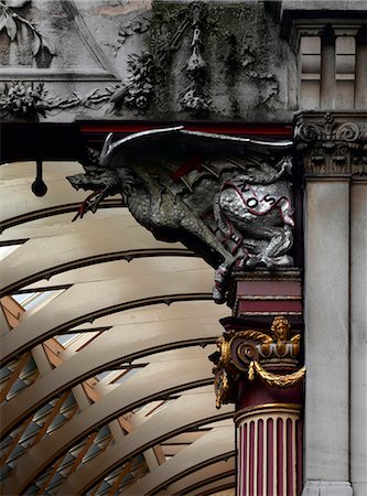 dragon and column - Leadenhall Market, London. Architect: Sir Horace Jones. Foto de stock - Con derechos protegidos, Código: 845-02725749