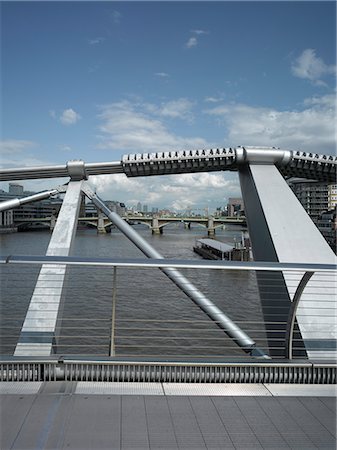 Millenium Bridge, Southbank, Southwark, London. Architect: Foster and Partners. Fotografie stock - Rights-Managed, Codice: 845-02725861