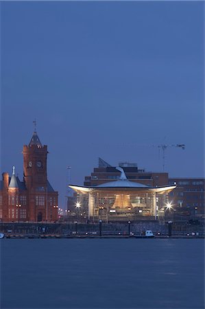 richard rogers - National Assembly for Wales, Cardiff. Exterior at dusk from across the bay. Architect: Richard Rogers Partnership. Stock Photo - Rights-Managed, Code: 845-02725995