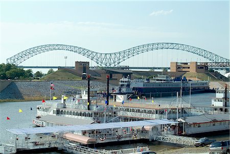 Hernando DeSoto Bridge over the River Mississippi, Memphis, Tennessee, 1972. Stock Photo - Rights-Managed, Code: 845-02726324