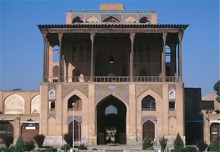 simsearch:845-02726490,k - L'Ali Qapu, The Gatehouse aux jardins du palais du Shah, du XVIe siècle. Photographie de stock - Rights-Managed, Code: 845-02726459