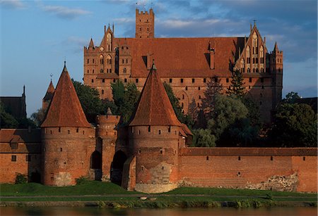polish castle - The Great Castle of Malbork, Poland, 14th century. One of the largest castles in Europe and HQ of the Teutonic Knights. Stock Photo - Rights-Managed, Code: 845-02726476