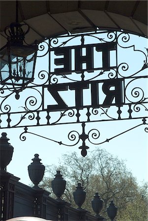 rond-point de piccadilly - Le Ritz, Piccadilly, Londres, 1906. Architecte : Mewes et Davis Photographie de stock - Rights-Managed, Code: 845-02726698