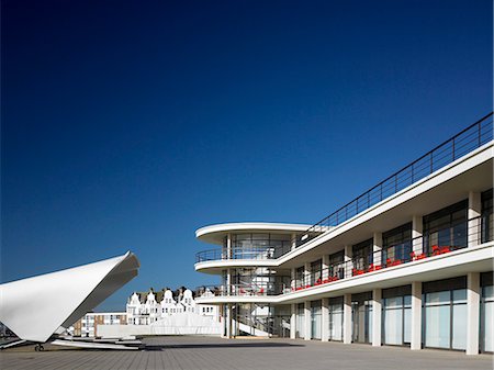 De La Warr Pavilion - 1934, Bexhill on Sea, East Sussex, England. Restored by Troughton McAslan Architects in 1993. Stock Photo - Rights-Managed, Code: 845-02727159