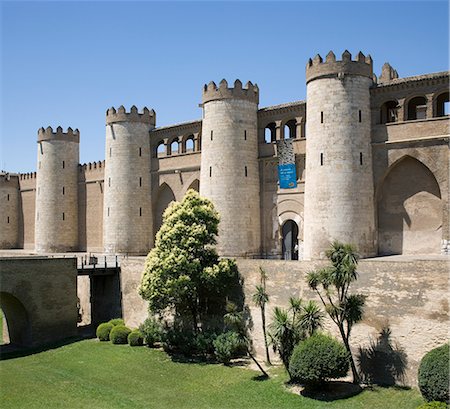 fortified castle - Aljaferia Palace, Zaragoza. Stock Photo - Rights-Managed, Code: 845-02727817