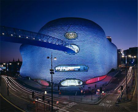 simsearch:845-02726856,k - Grand magasin Selfridges, Birmingham. Tombée de la nuit. Architectes : Future Systems Photographie de stock - Rights-Managed, Code: 845-02728066