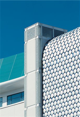 simsearch:845-02726856,k - Grand magasin Selfridges, Birmingham. Détail de jointure de bâtiment. Architectes : Future Systems Photographie de stock - Rights-Managed, Code: 845-02728070