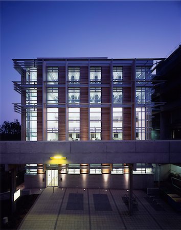 UEA Library, Norwich. Front elevation at dusk. Shepheard Epstein Hunter Architects Stock Photo - Rights-Managed, Code: 845-02728175