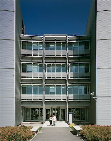 simsearch:845-02728658,k - DSS, Newcastle upon Tyne. Main entrance blocks 1 and 2. Architect: Hopkins and Partners Foto de stock - Con derechos protegidos, Código: 845-02728567