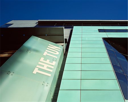 simsearch:845-02728658,k - The Tun, Scotland. Signage and facade detail. Allan Murray Architects Foto de stock - Con derechos protegidos, Código: 845-02728606