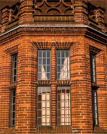 WIndows sur la briqueterie Daneshill, conçu et construit par Sir Edwin Lutyens, 1905. Basingstoke, hampshire. Architecte : Sir Edwin Lutyens. Photographie de stock - Rights-Managed, Code: 845-02728710