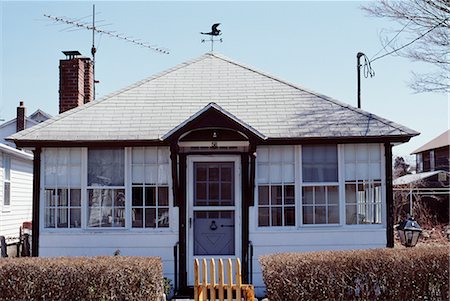 rooftop antenna - Summer cottage on shoreline, East Lyme, Connecticut. Stock Photo - Rights-Managed, Code: 845-02729298