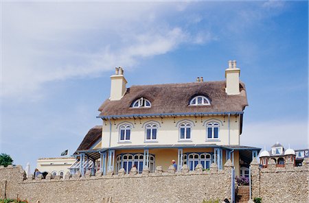 simsearch:845-02729333,k - Cottage ornee on the esplanade. Sidmouth, Devon. Fotografie stock - Rights-Managed, Codice: 845-02729302