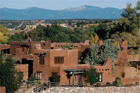 fence home - Contemporary Adobe House, Santa Fe, New Mexico Foto de stock - Con derechos protegidos, Código: 845-02729385