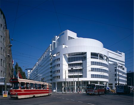 Hôtel de ville et bibliothèque centrale, la Haye, 1986-1995. Architecte : Richard Meier et partenaires Photographie de stock - Rights-Managed, Code: 845-02729439
