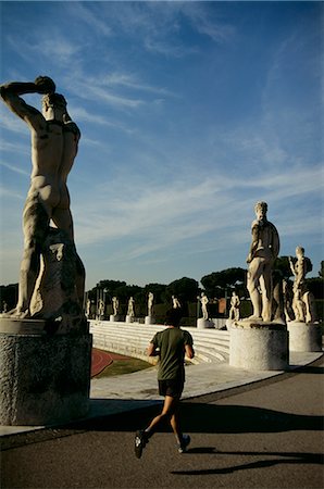 Mussolini Sports Stadium, Rome - Olympic Games 1933 - Statues - Fascist architecture Fotografie stock - Rights-Managed, Codice: 845-02729453