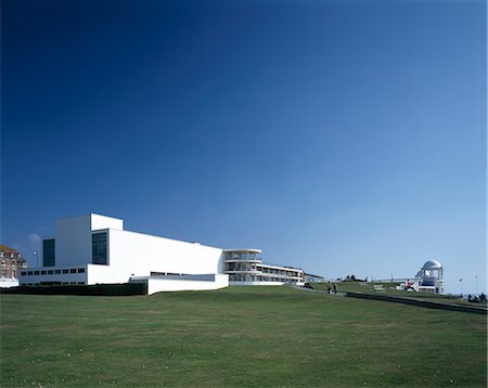 De La Warr Pavilion, Bexhill-on-Sea, Sussex, 1934. Overall exterior. Architect: Mendelsohn and Chermayeff Stock Photo - Rights-Managed, Code: 845-02729534