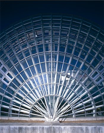 simsearch:845-02727030,k - Museum of Fruit, Yamanashi, West Tokyo, 1996. Lattice grid structure of the glass house. Architect: Itsuko Hasegawa Foto de stock - Con derechos protegidos, Código: 845-02729560